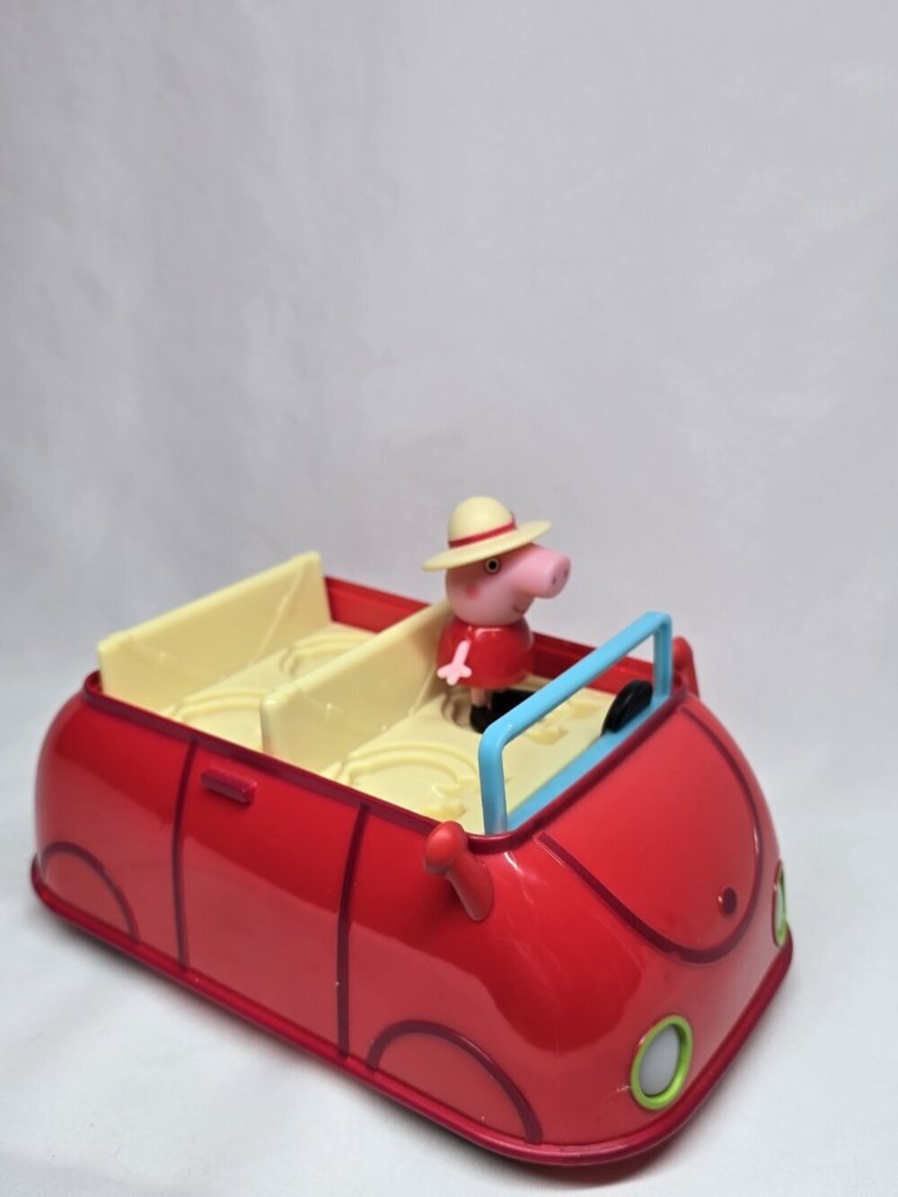 Peppa's Pig Red Family Car With Peppa Pig Figure Interactive Toy - Picture 8 of 9